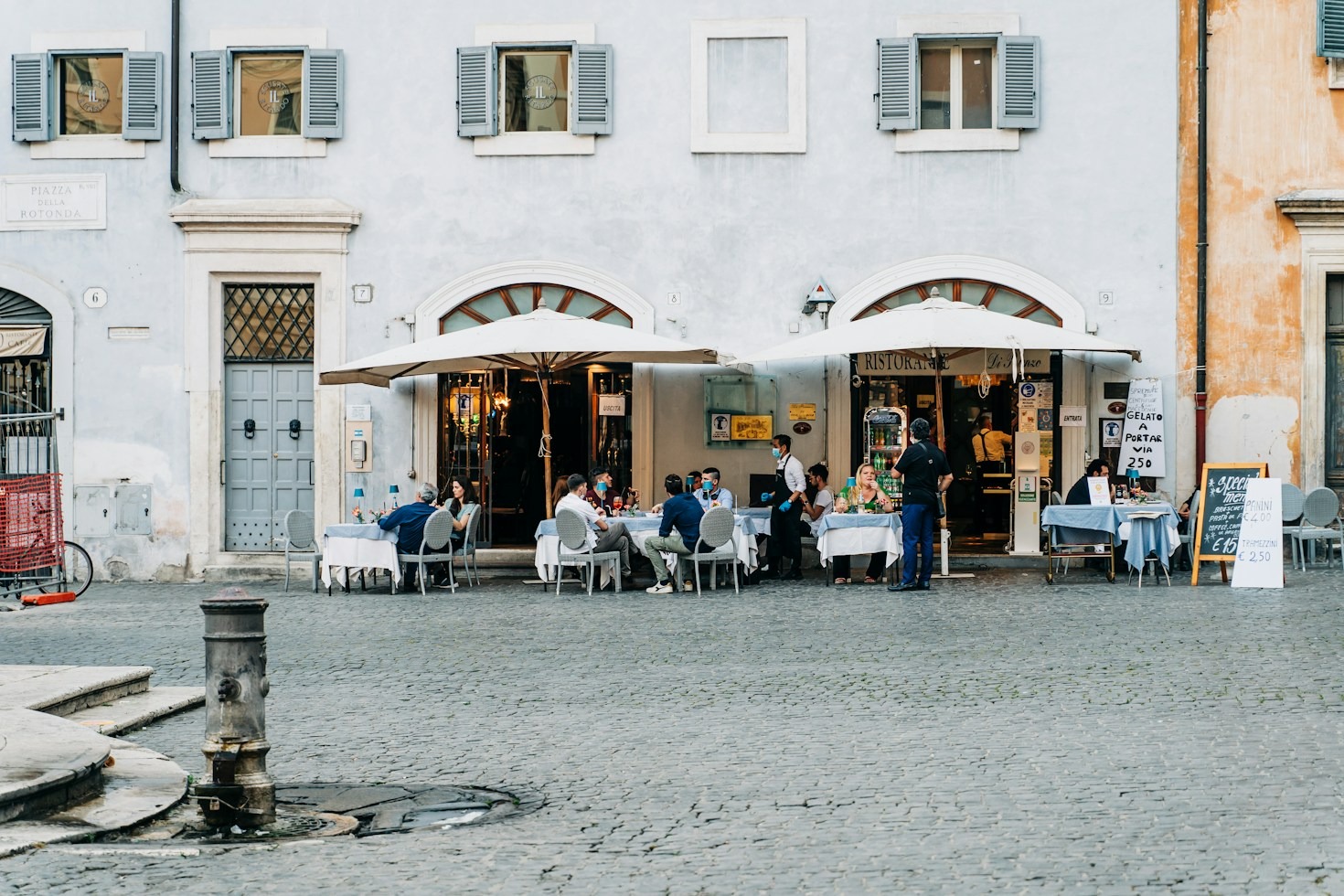 Piazza Navona nel tempo: intrighi e passioni raccontati nei classici